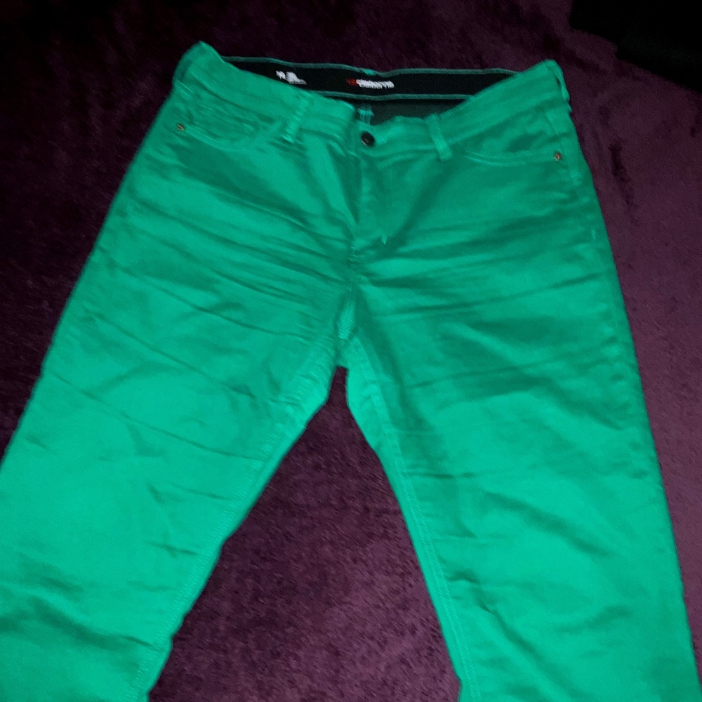 Liz Claiborne Kelly Green Capri pants size 14 with a mid rise waist